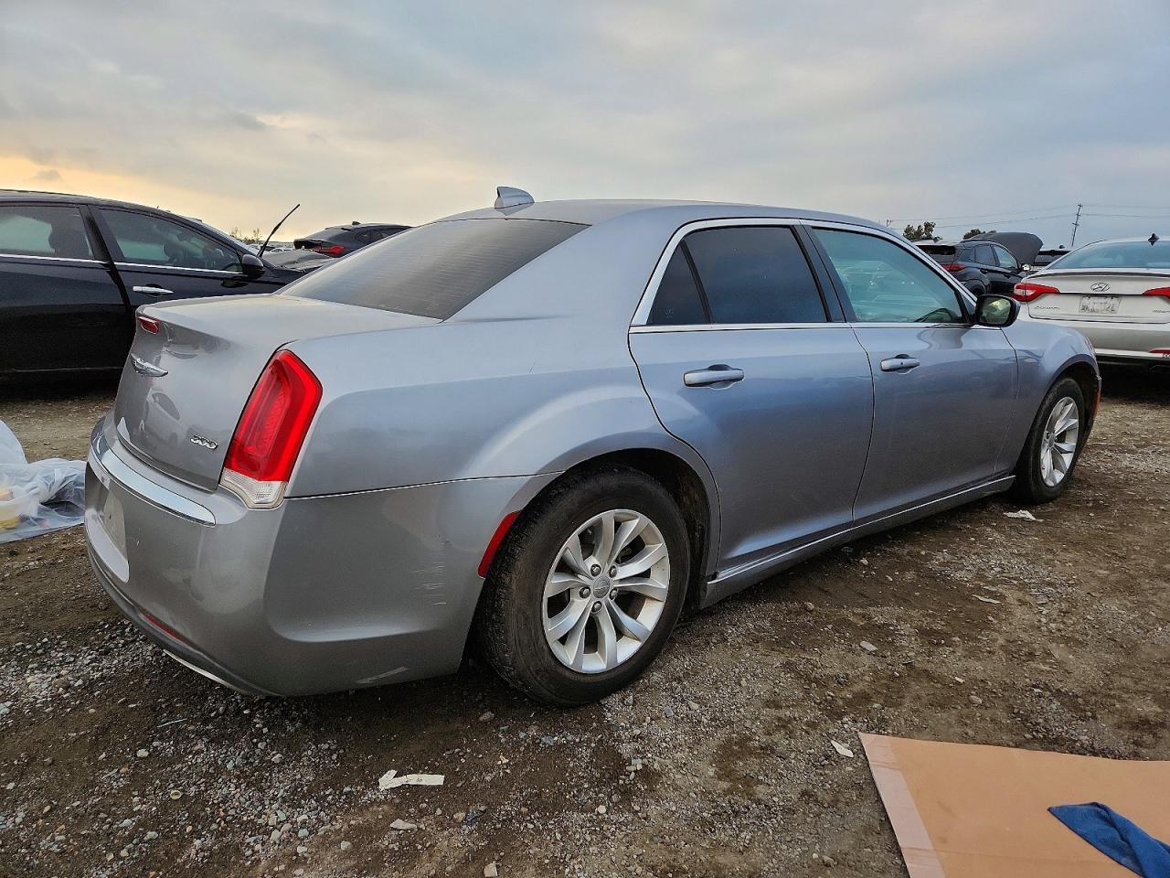 2016 Chrysler 300 Limited - zdjęcie 3