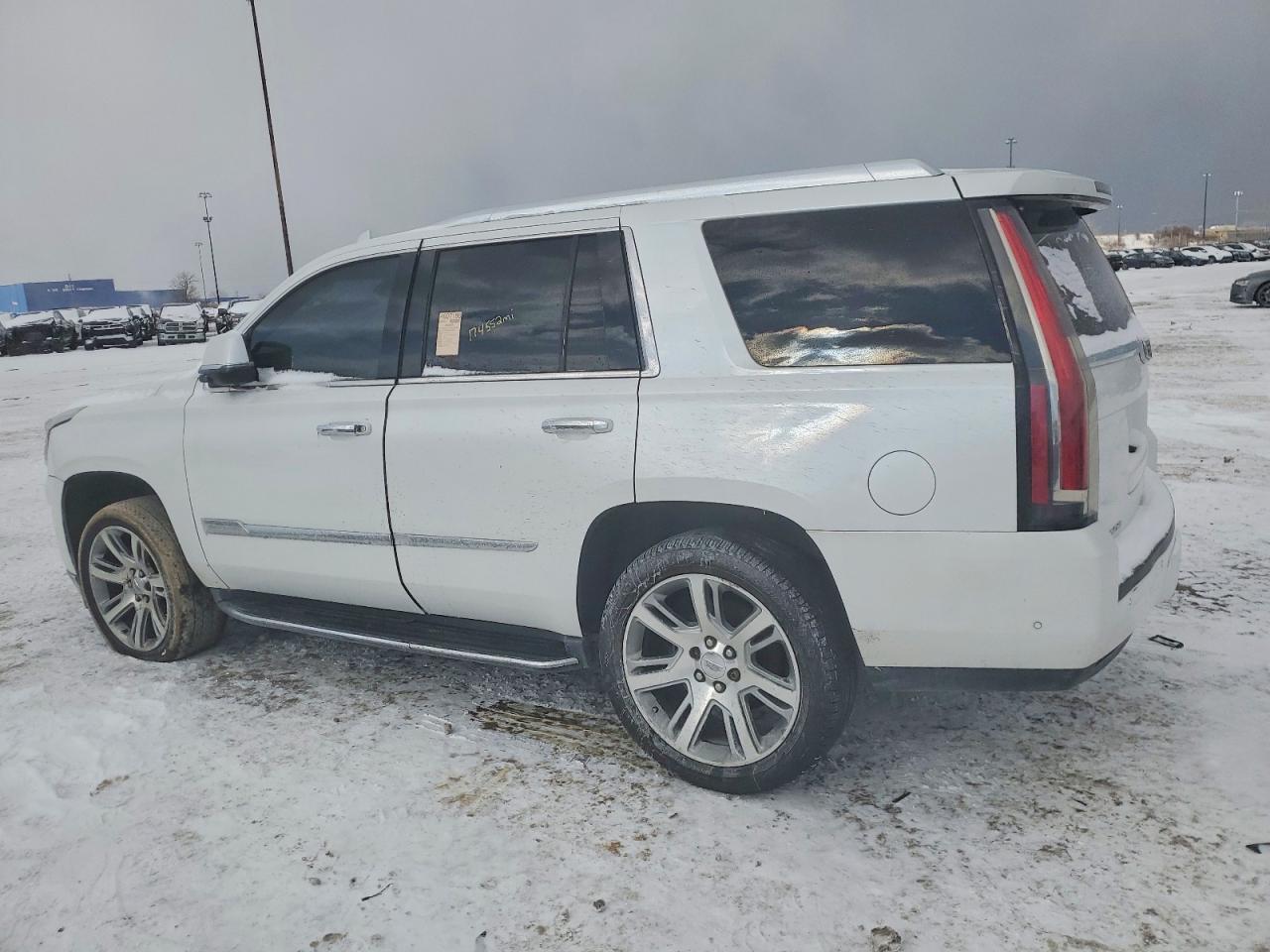 2017 Cadillac Escalade Luxury - zdjęcie 2