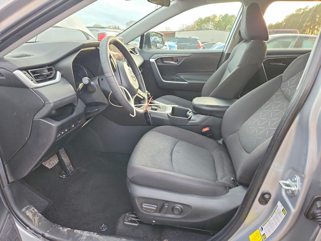 2024 Toyota Rav4 Xle - zdjęcie 7