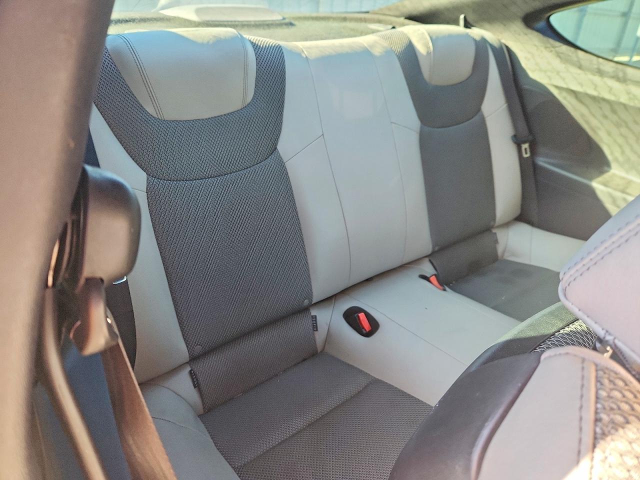 2016 Hyundai Genesis Coupe 3.8L - zdjęcie 10