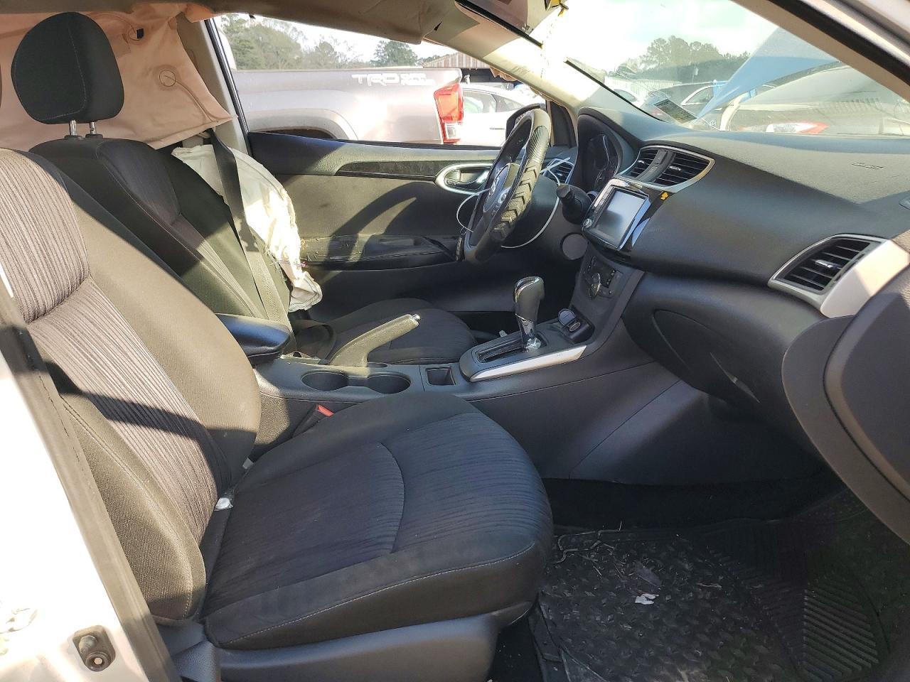 2019 Nissan Sentra S - zdjęcie 7
