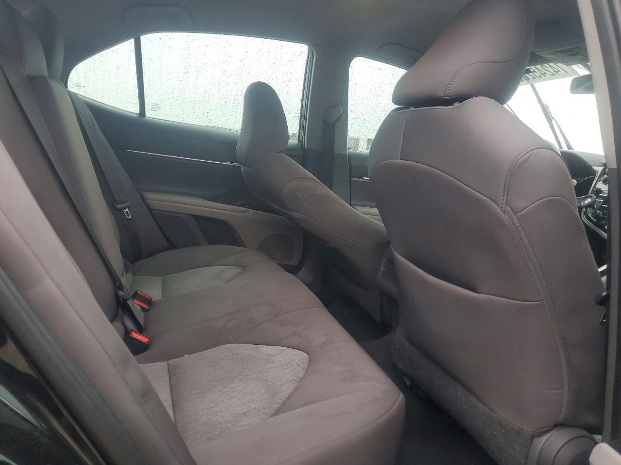 2020 Toyota Camry Le - zdjęcie 10