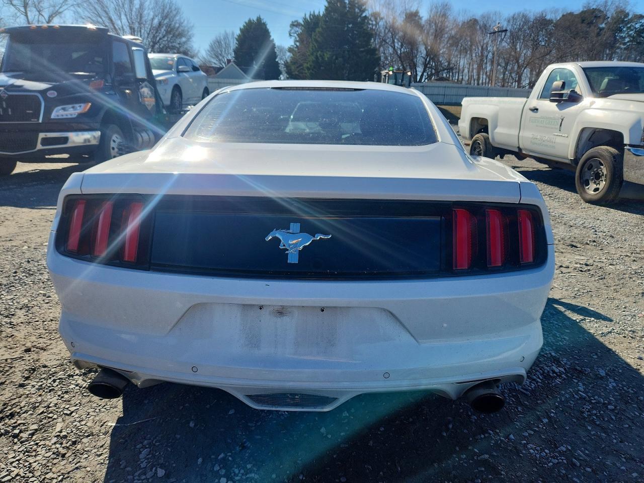 2015 Ford Mustang - zdjęcie 6