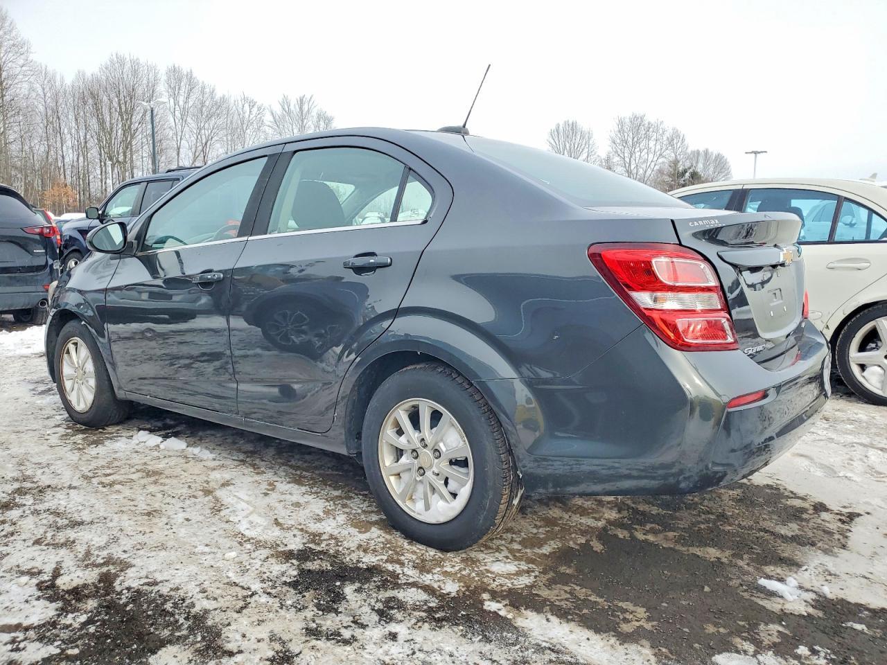 2017 Chevrolet Sonic Lt - zdjęcie 2