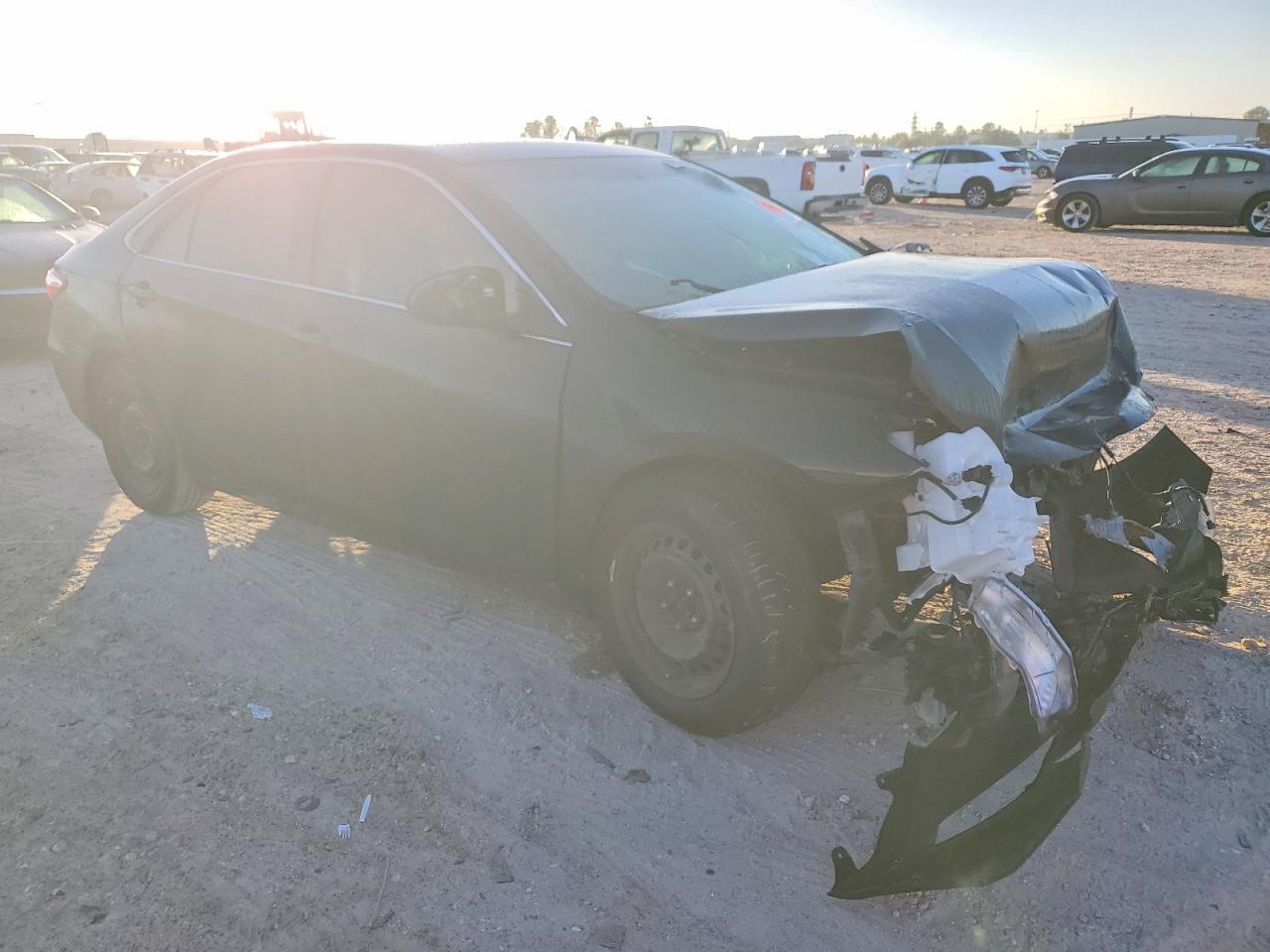 2016 Toyota Camry Le - zdjęcie 4