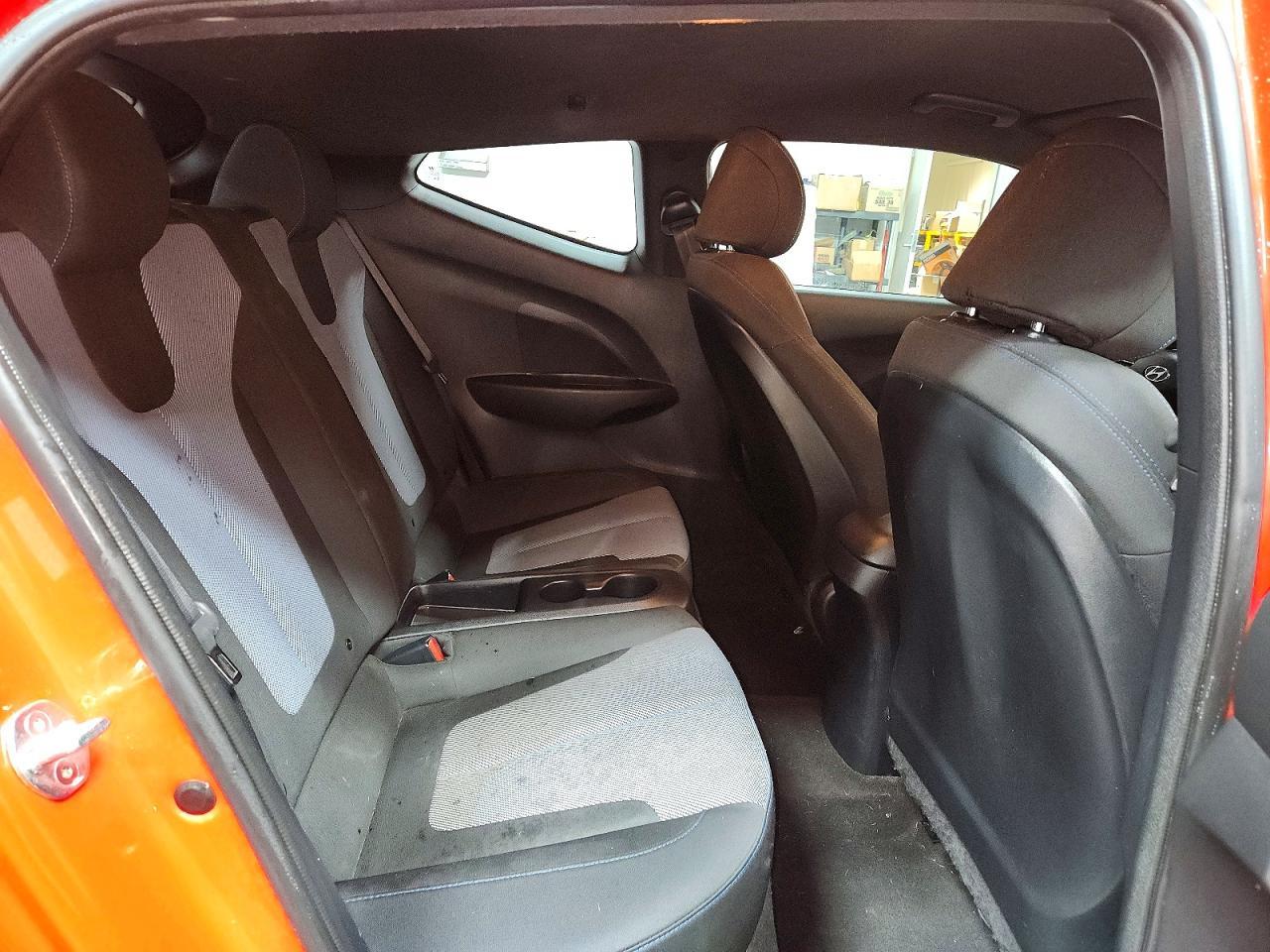 2019 Hyundai Veloster Base - zdjęcie 10