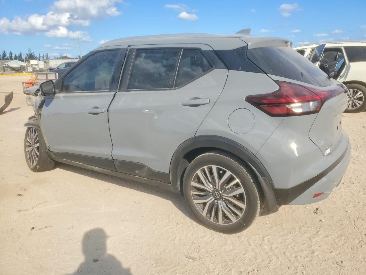 2022 Nissan Kicks Sv - zdjęcie 2