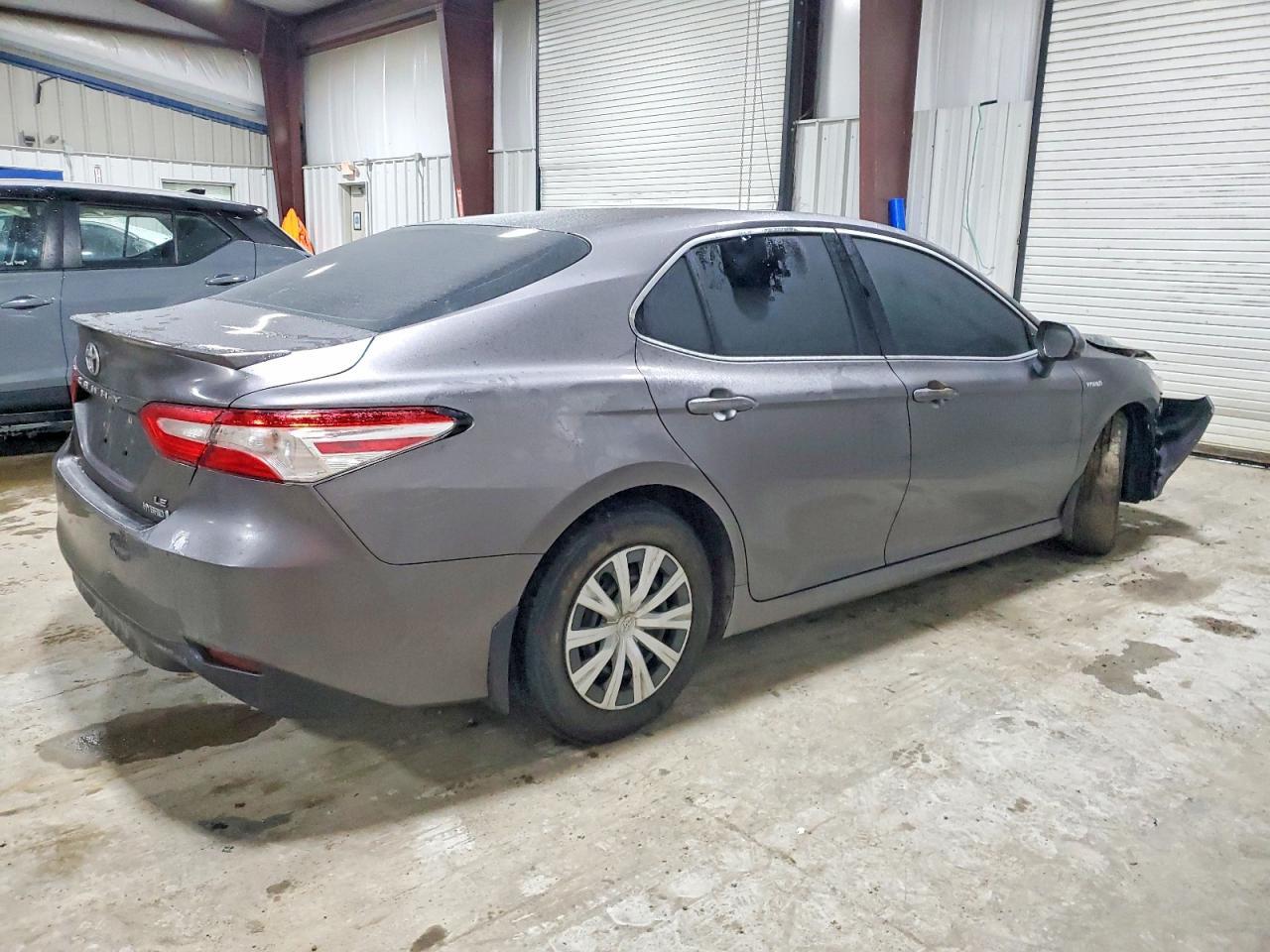2018 Toyota Camry Le - zdjęcie 3