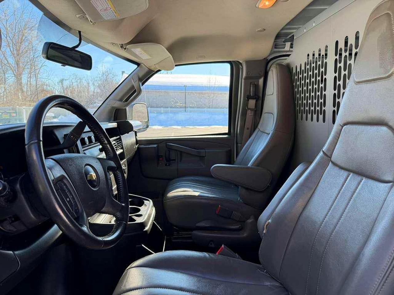 2021 Chevrolet Express G2500 - zdjęcie 9