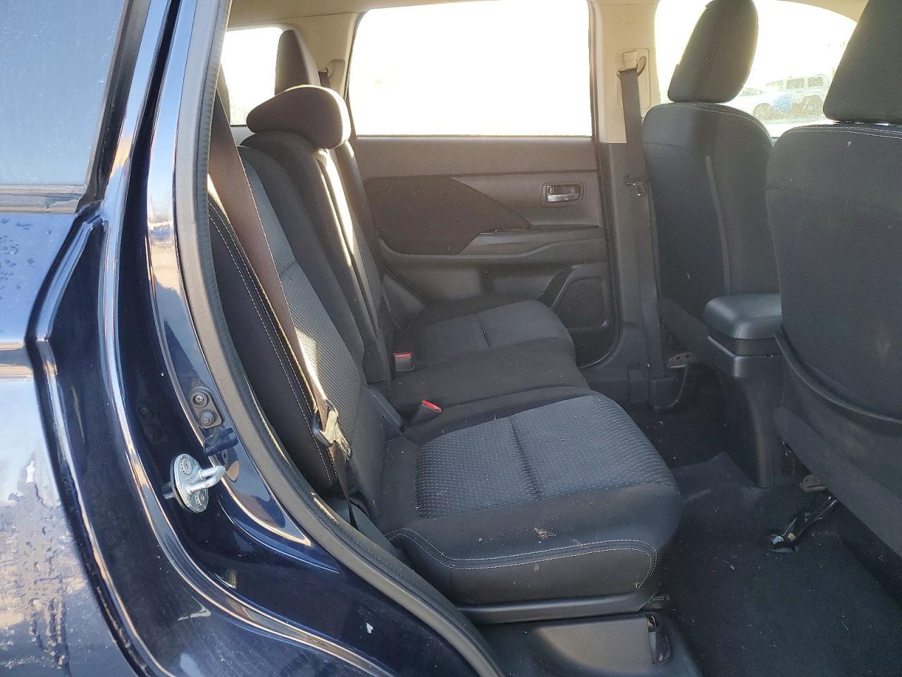 2016 Mitsubishi Outlander Es - zdjęcie 11