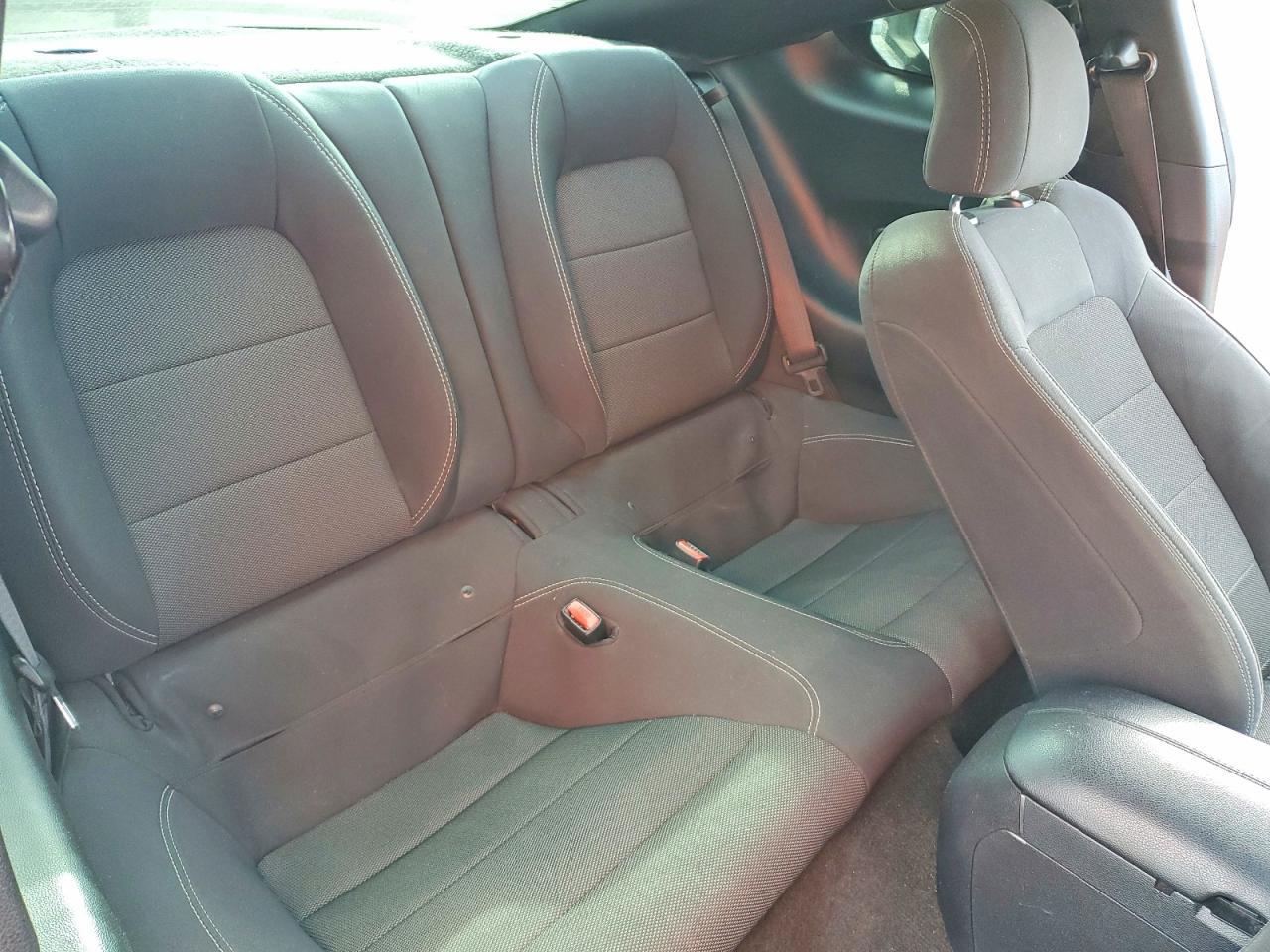 2017 Ford Mustang - zdjęcie 10