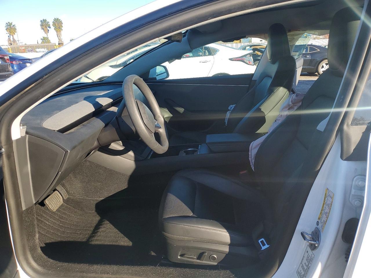 2025 Tesla Model 3 - zdjęcie 7