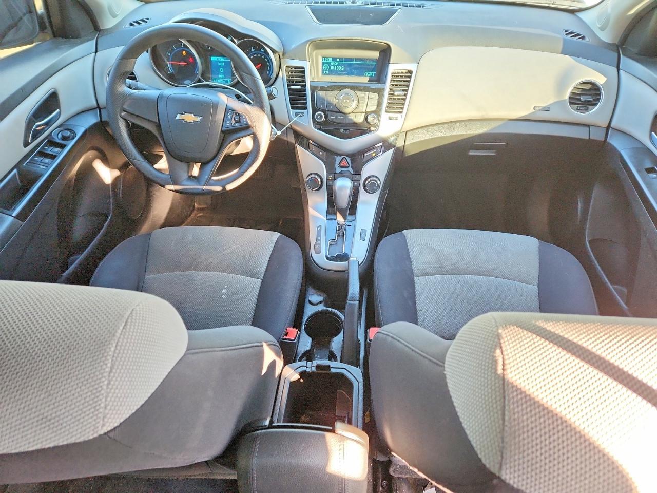 2014 Chevrolet Cruze Ls - zdjęcie 8