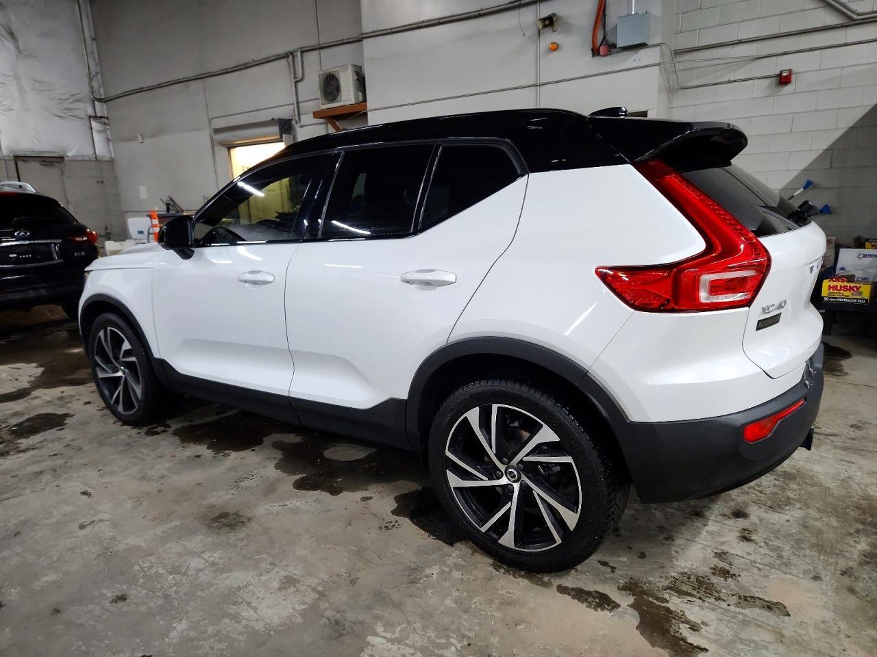 2022 Volvo Xc40 T5 R-Design - zdjęcie 2