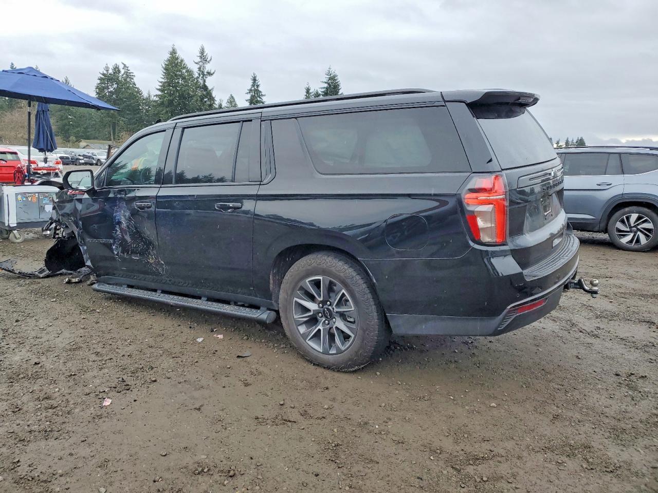 2023 Chevrolet Suburban K1500 Z71 - zdjęcie 2