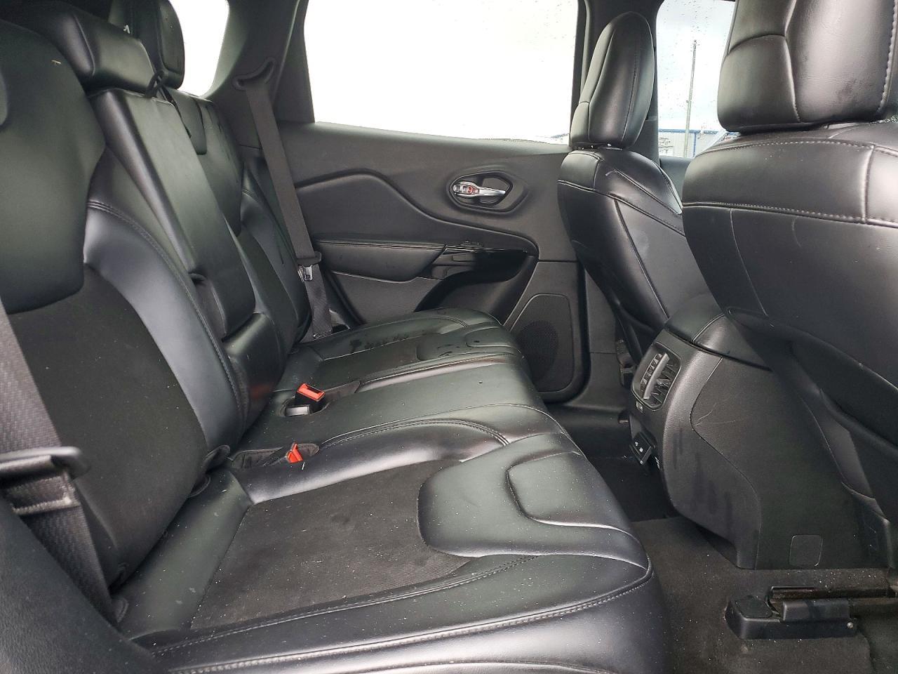 2020 Jeep Cherokee Latitude Plus - zdjęcie 11