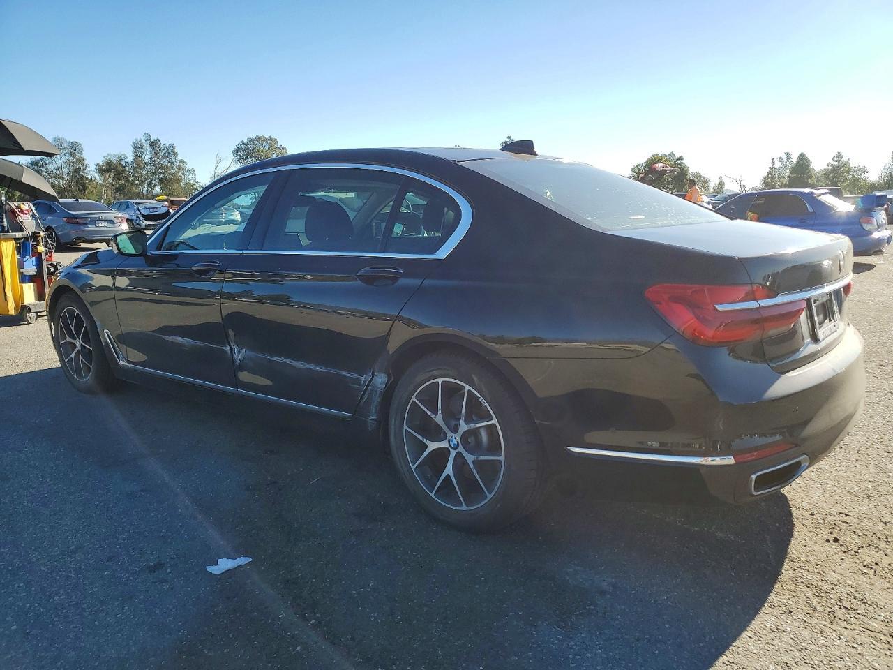 BMW Seria 7 - zdjęcie 2