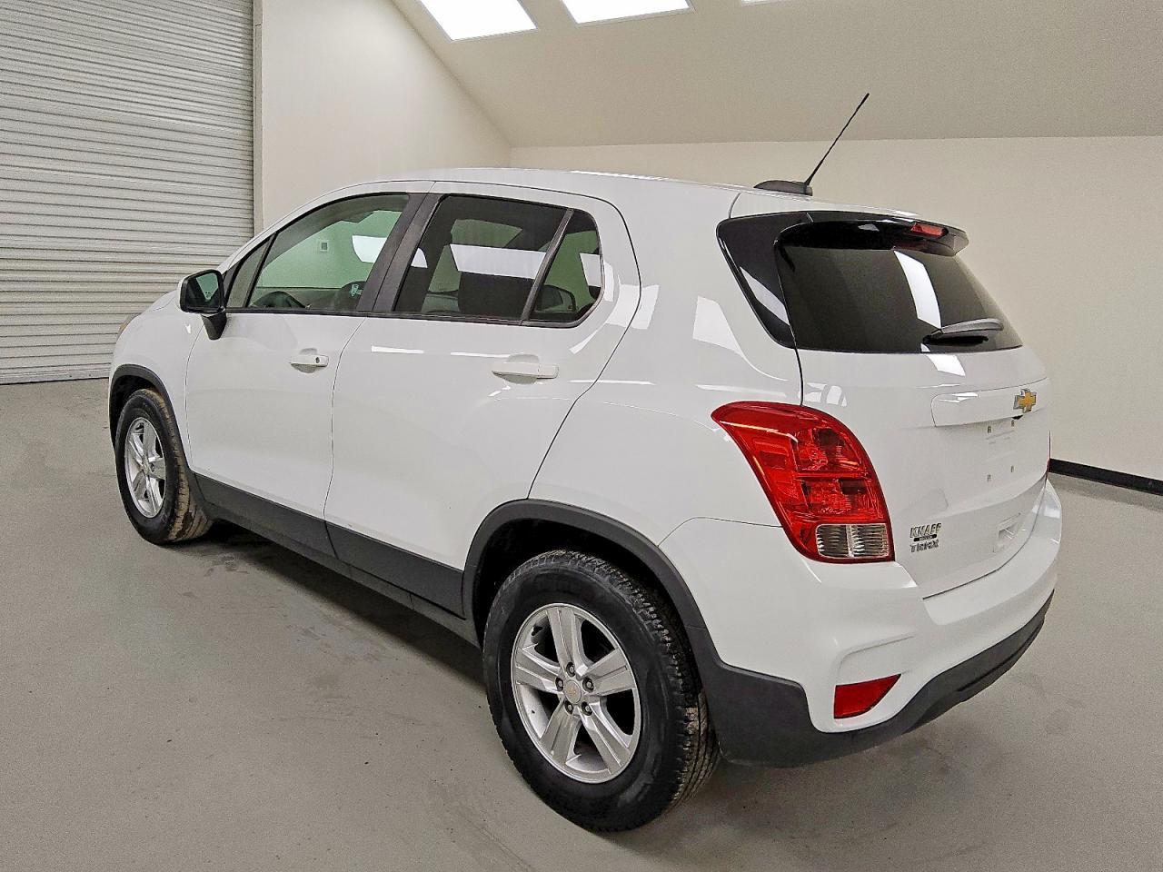 2022 Chevrolet Trax Ls - zdjęcie 2