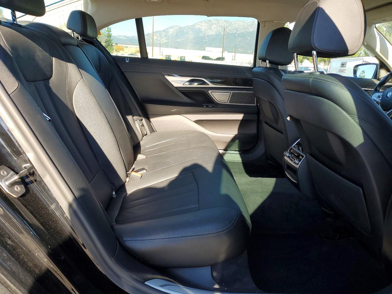 2017 BMW 740 I - zdjęcie 10