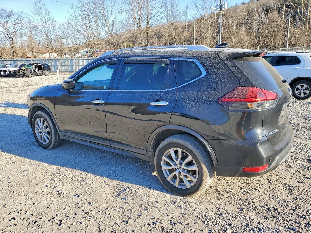 2020 Nissan Rogue S - zdjęcie 2