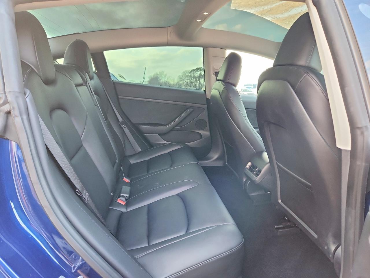 2023 Tesla Model 3 - zdjęcie 10