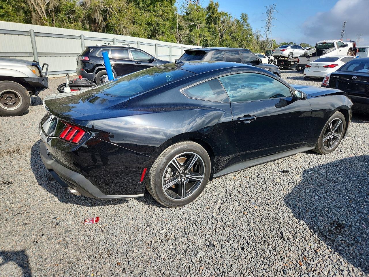 2025 Ford Mustang - zdjęcie 3