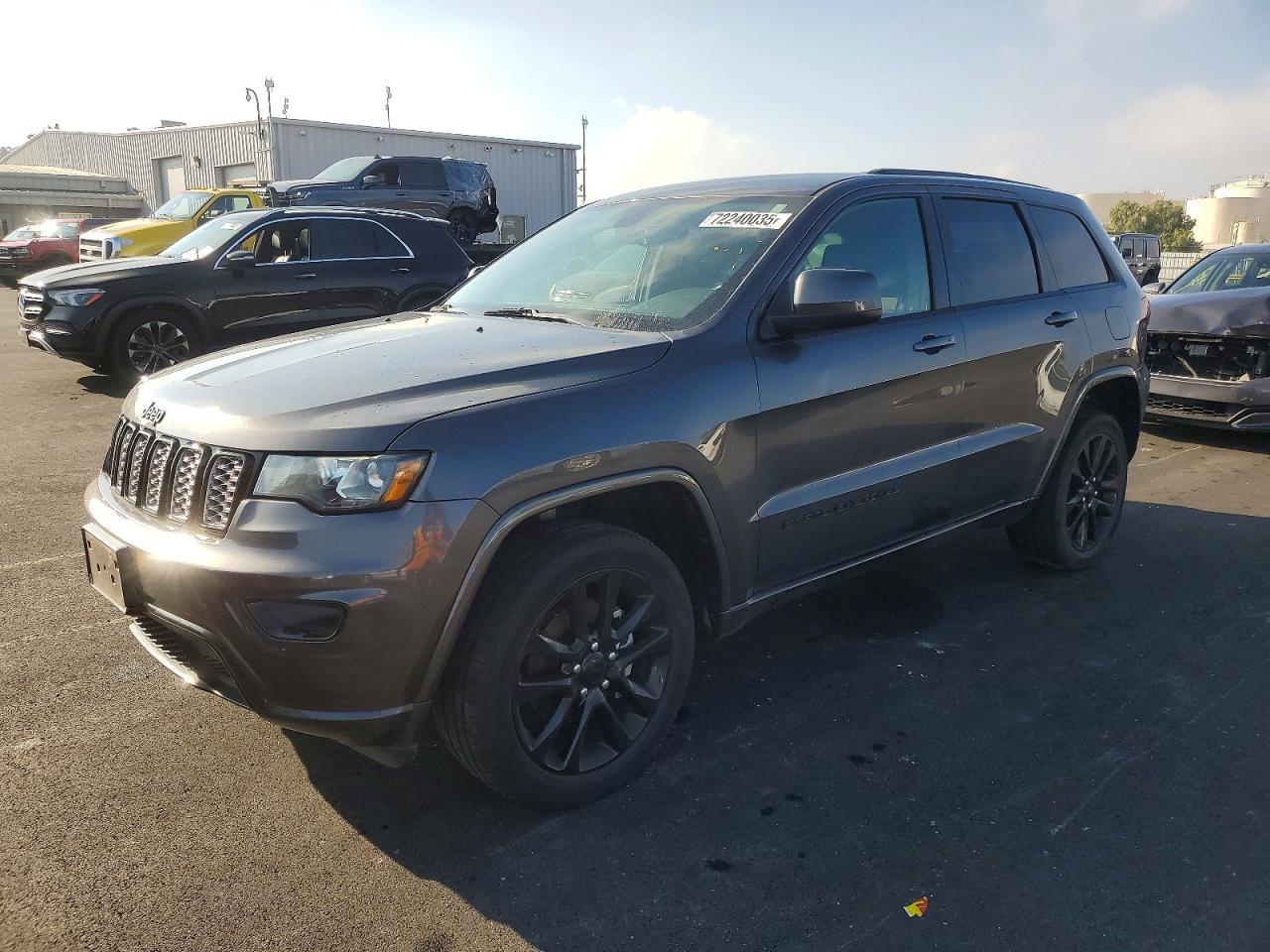2018 Jeep Grand Cherokee Laredo - zdjęcie główne