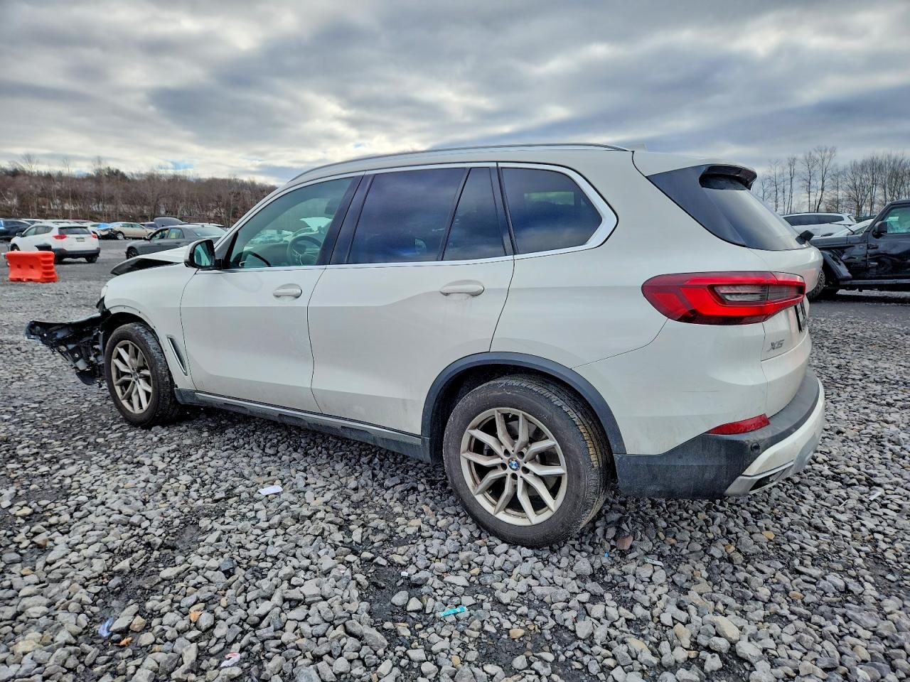 2022 BMW X5 xDrive40I - zdjęcie 2