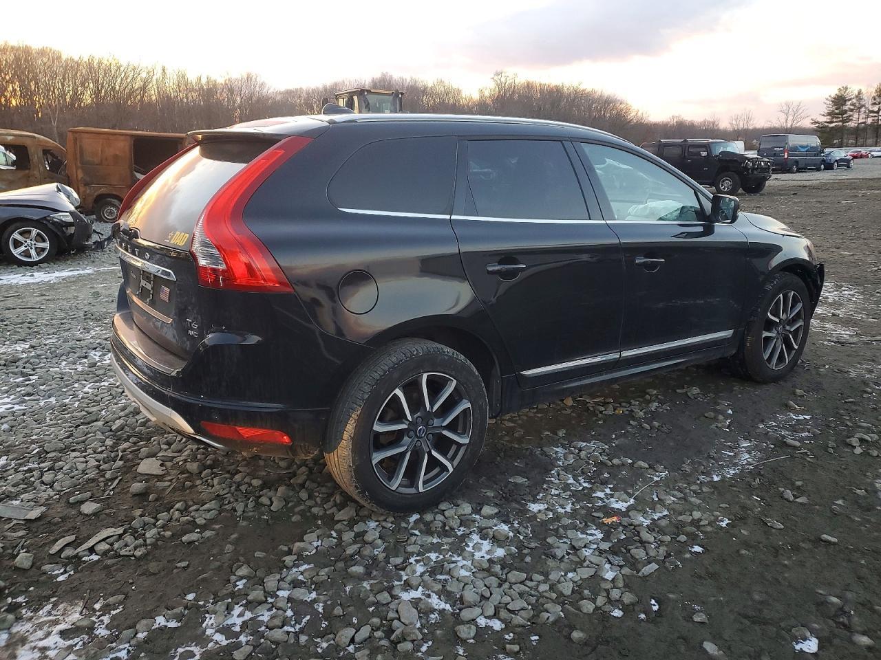 2017 Volvo Xc60 T6 Dynamic - zdjęcie 3