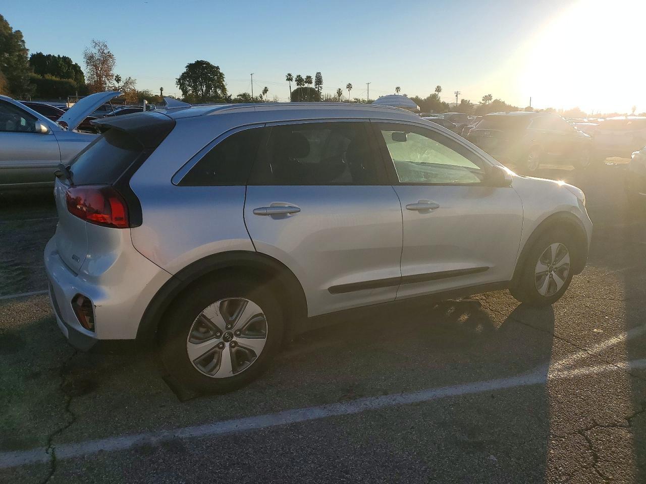 2020 Kia Niro Lx - zdjęcie 3