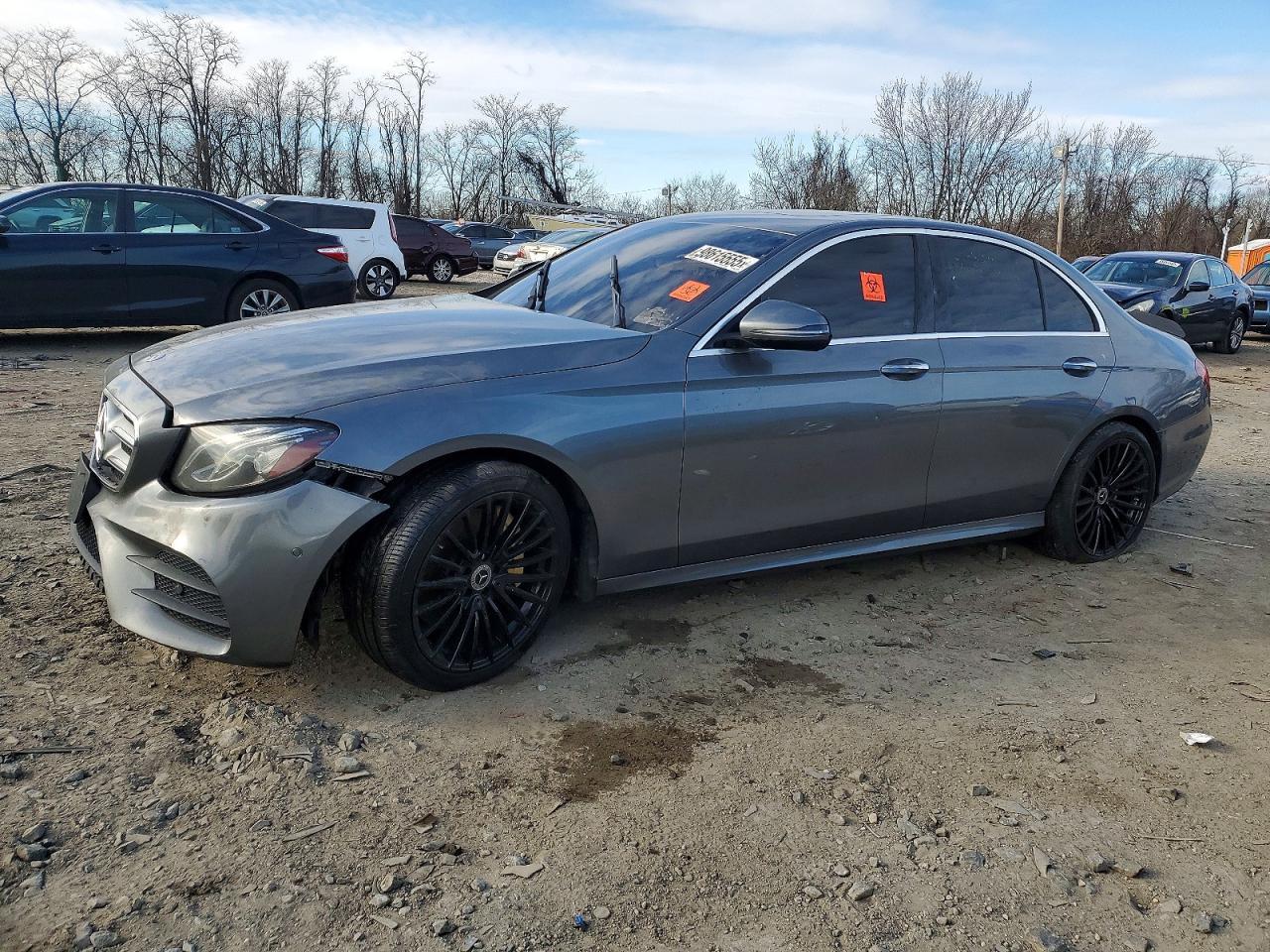 2017 Mercedes-Benz E 300 4Matic - zdjęcie główne