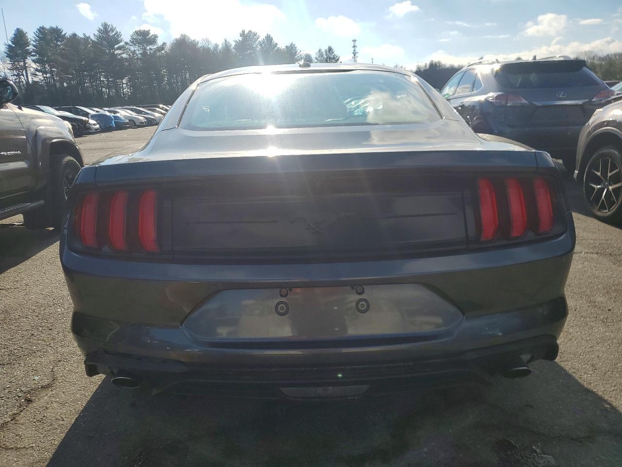 2019 Ford Mustang - zdjęcie 6