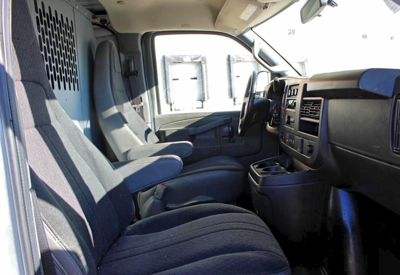 2023 Chevrolet Express G2500 - zdjęcie 5