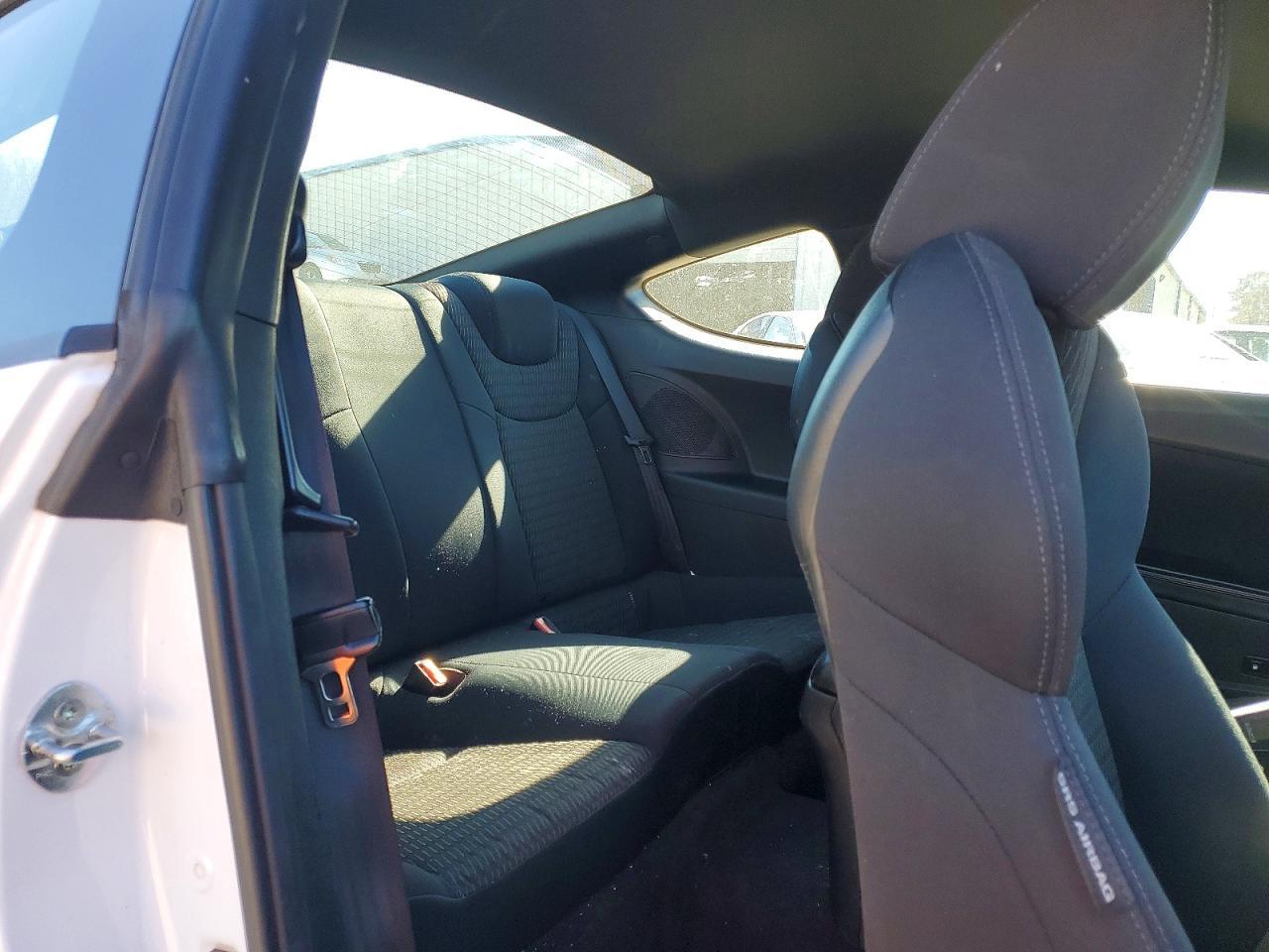 2013 Hyundai Genesis Coupe 2.0T - zdjęcie 10
