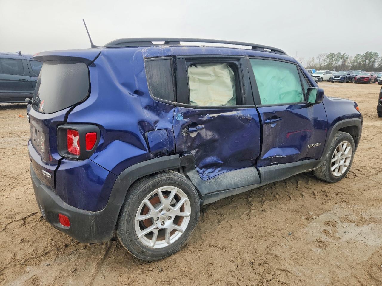 2021 Jeep Renegade Latitude - zdjęcie 3