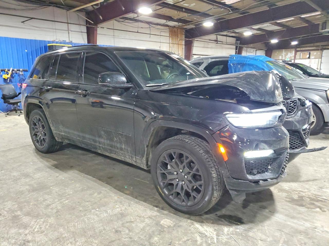 2025 Jeep Grand Cherokee Summit - zdjęcie 4