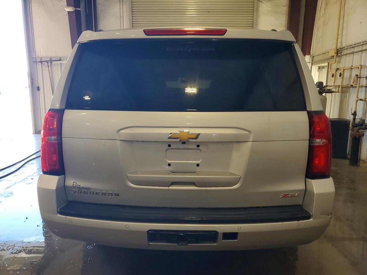 2016 Chevrolet Suburban K1500 Lt - zdjęcie 6