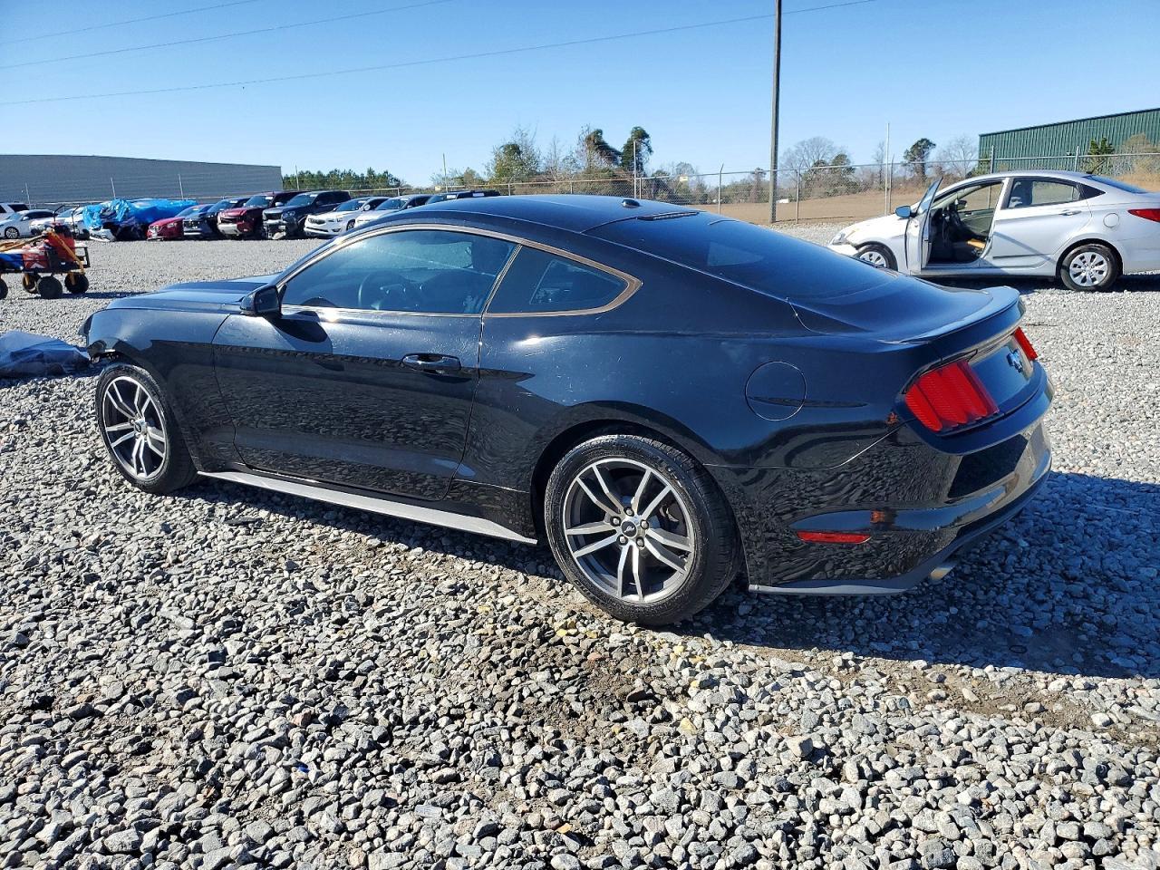 2015 Ford Mustang - zdjęcie 2