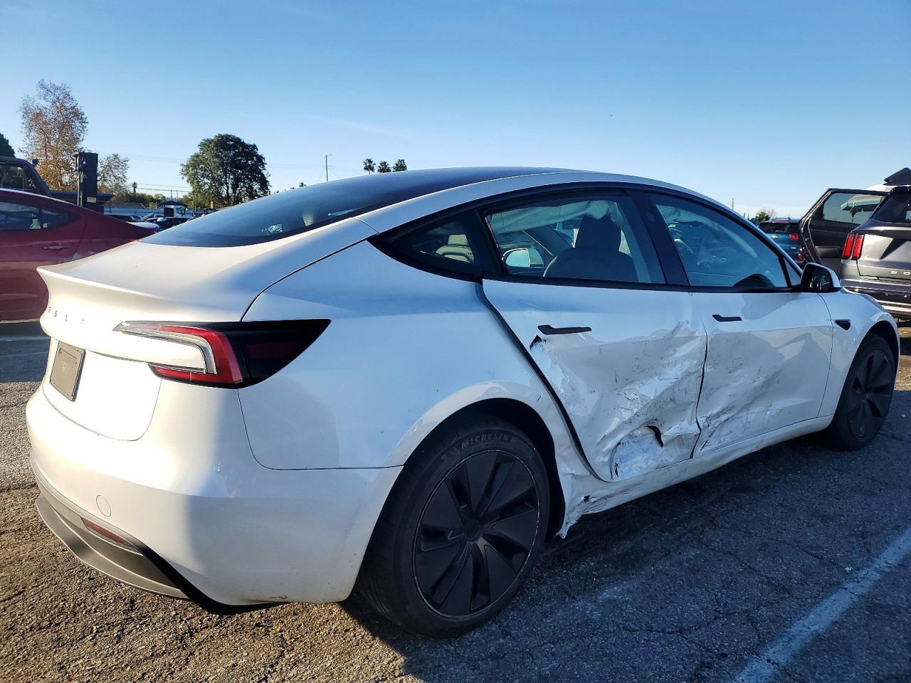 2025 Tesla Model 3 - zdjęcie 3