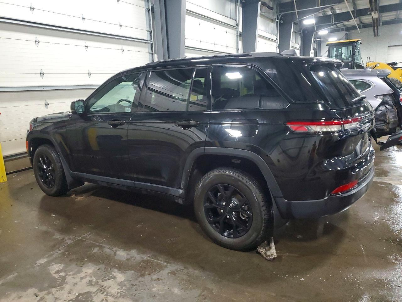 2024 Jeep Grand Cherokee Laredo - zdjęcie 2