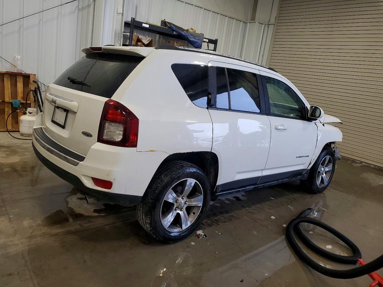 2016 Jeep Compass Latitude - zdjęcie 3