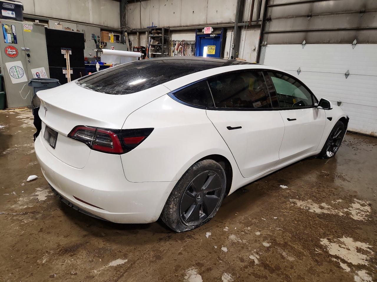 2021 Tesla Model 3 - zdjęcie 3