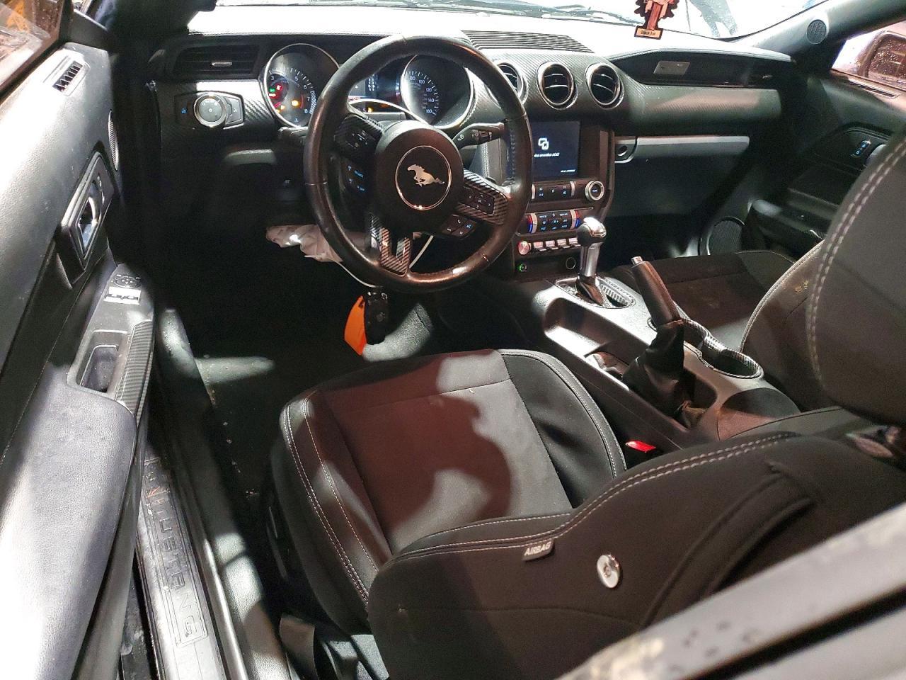 2021 Ford Mustang - zdjęcie 8
