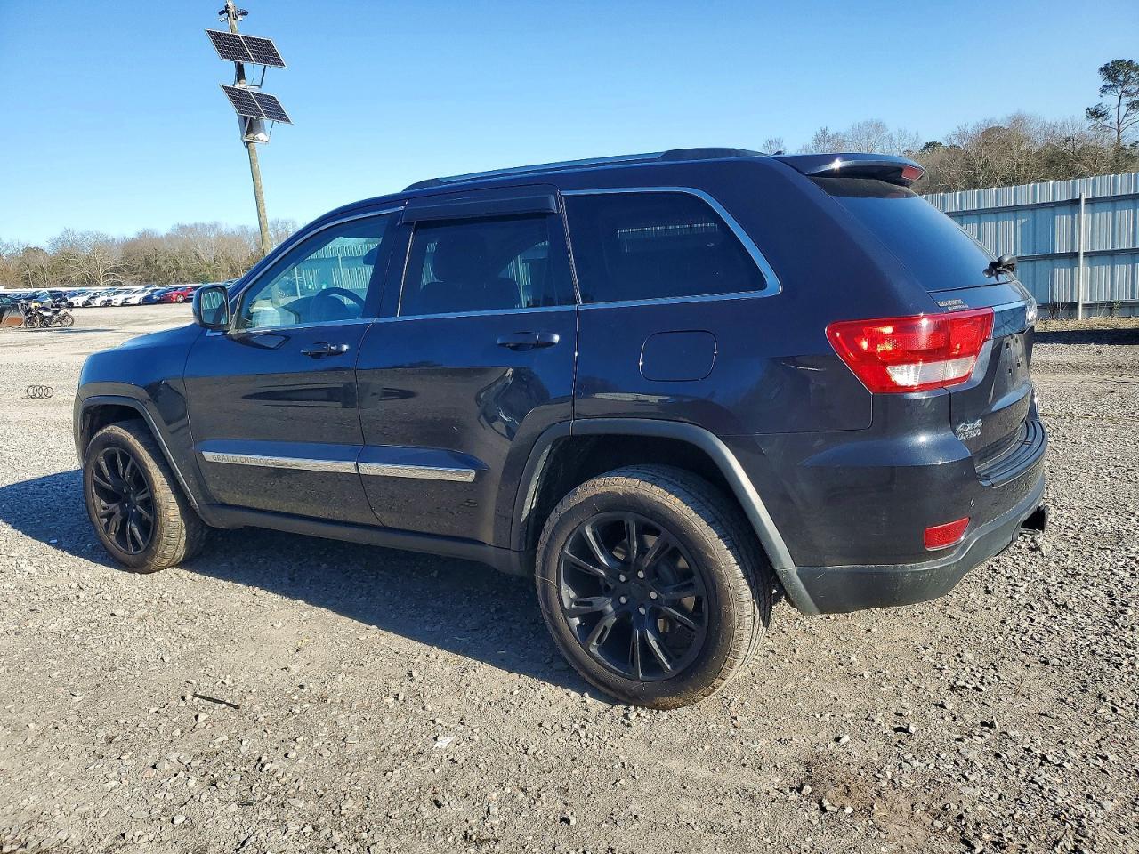 2013 Jeep Grand Cherokee Laredo - zdjęcie 2