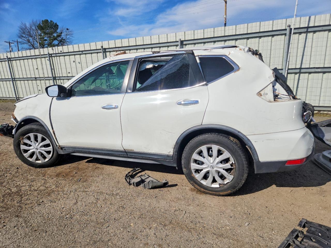 2017 Nissan Rogue S - zdjęcie 2