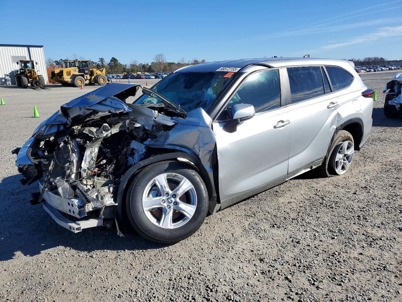 2024 Toyota Highlander Le - zdjęcie główne