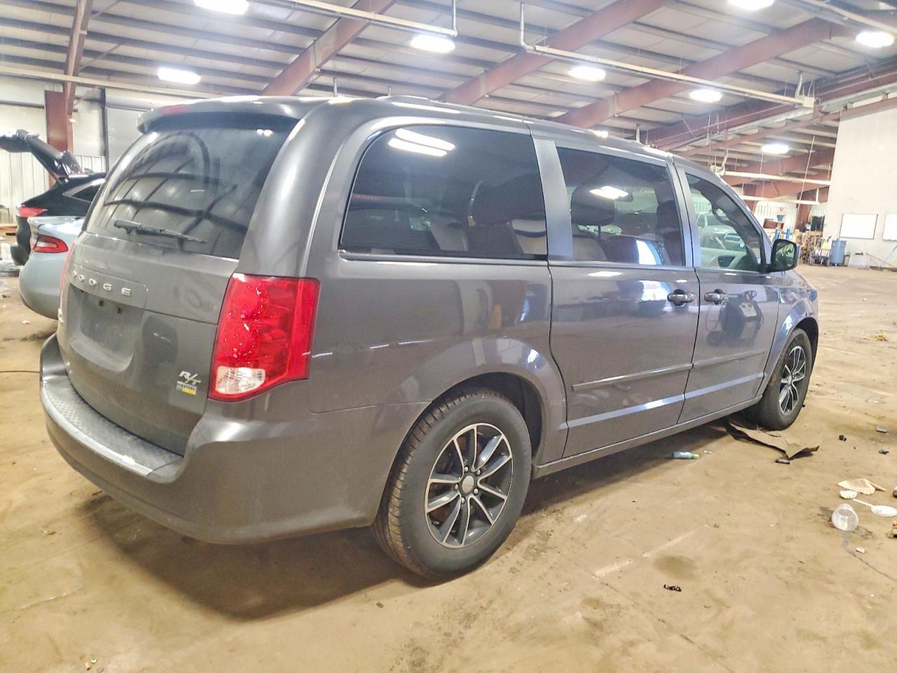 2016 Dodge Grand Caravan R/T - zdjęcie 3