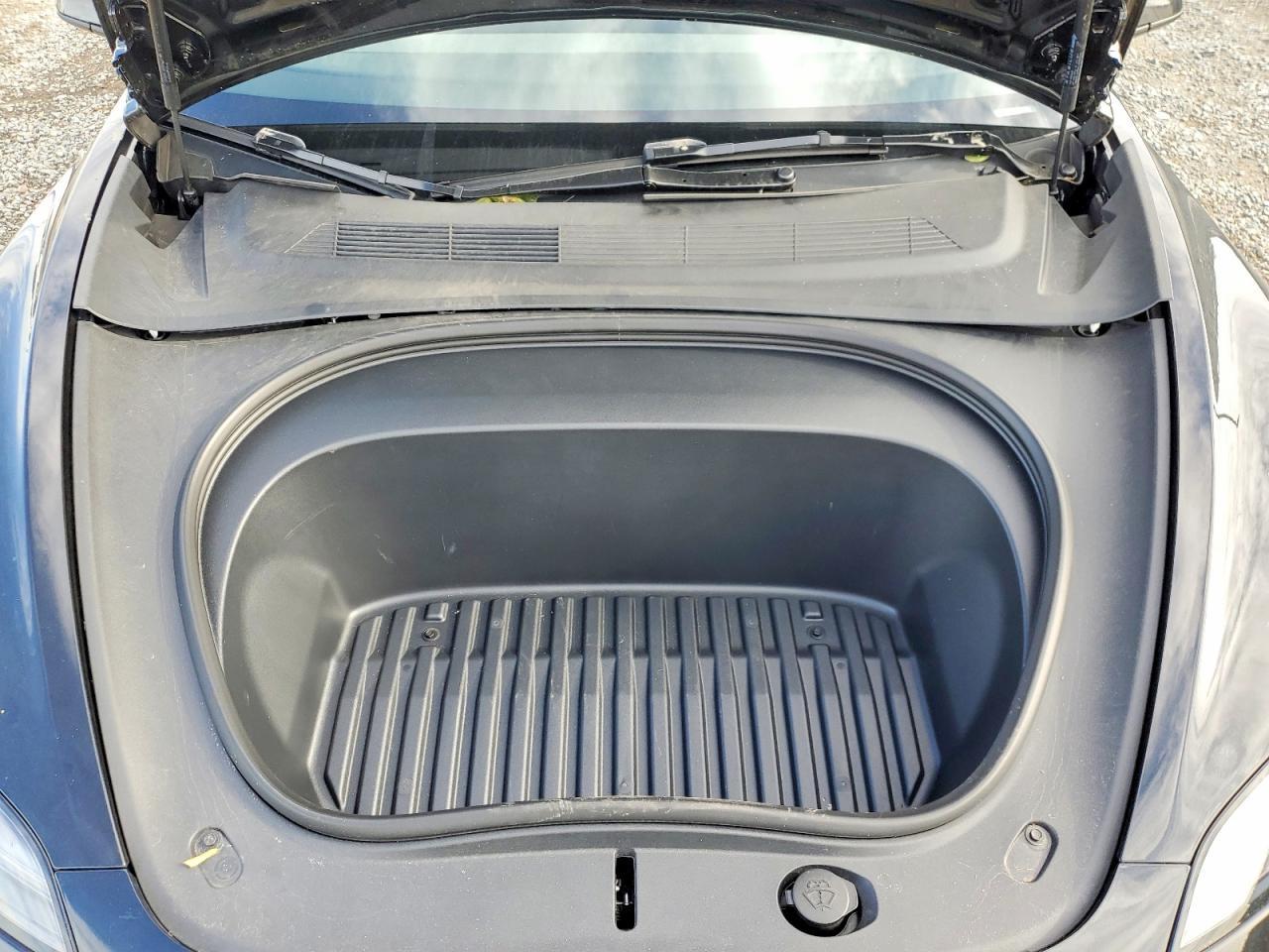 2025 Tesla Model 3 - zdjęcie 11