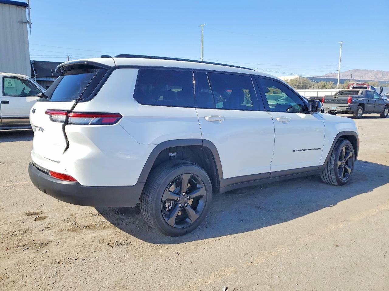2025 Jeep Grand Cherokee L Laredo - zdjęcie 3