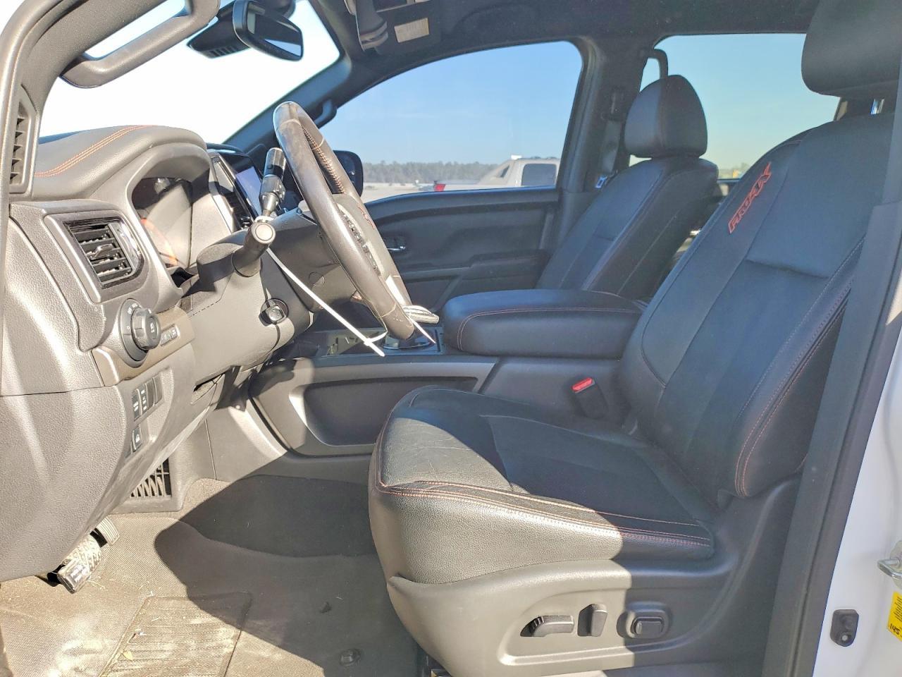 2021 Nissan Titan Sv - zdjęcie 7